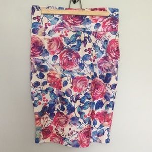 NWOT LuLaRoe Floral Cassie Skirt - M